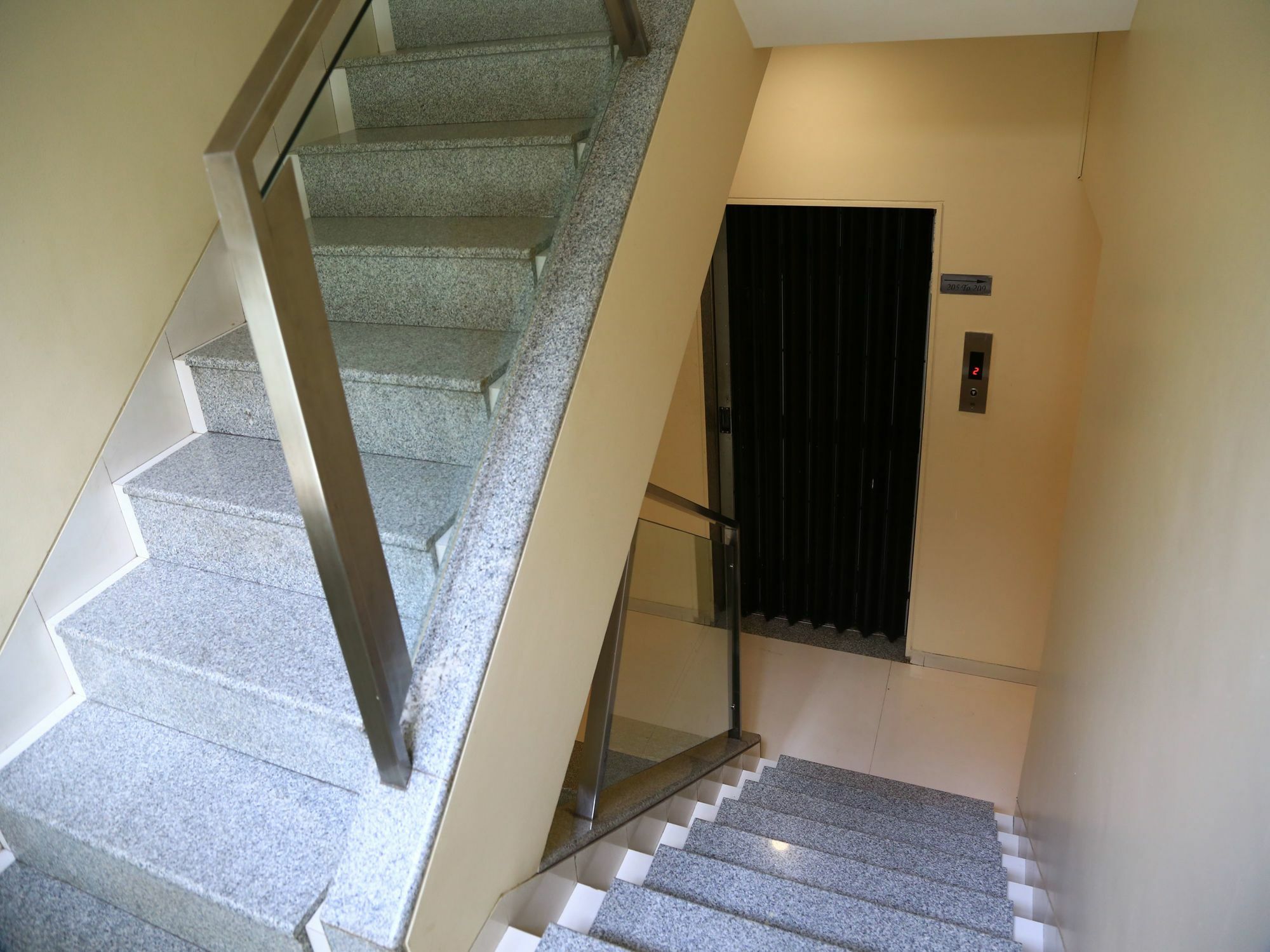 מלון פונה Oyo 13771 Executive Residency מראה חיצוני תמונה